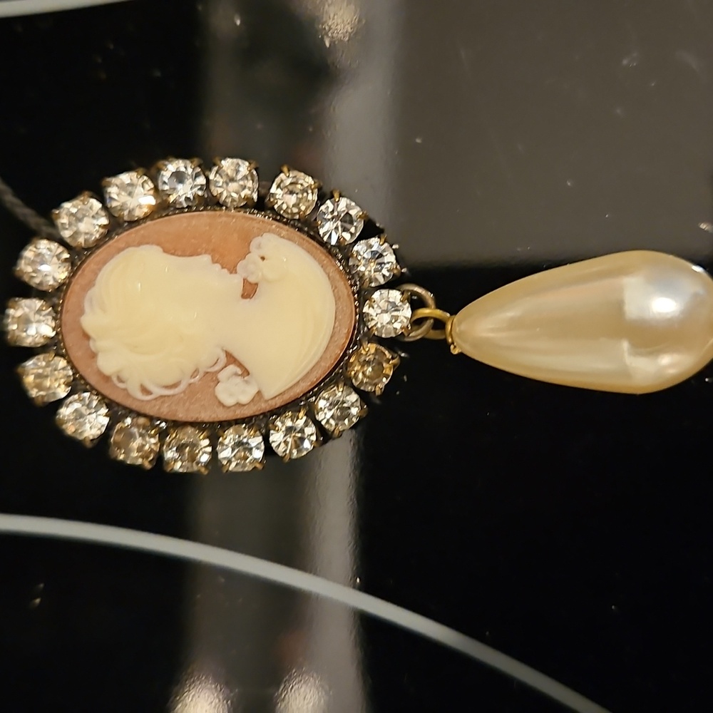 NWT VINTAGE DOLCE & GABBANA CAMEO BROOCH